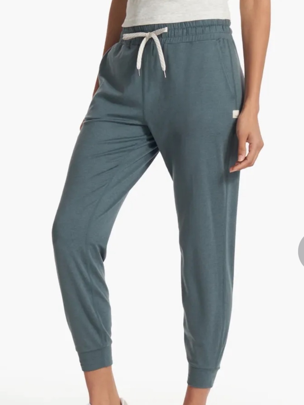 VUORI WOMEN'S PERFORMACE JOGGER light green pockets Size large